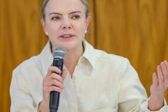 “perde-o-brasil”,-diz-gleisi-sobre-derrubada-de-vetos-do-licenciamento