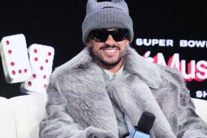 bad-bunny,-vencedor-do-grammy-e-critico-de-trump,-canta-no-super-bowl