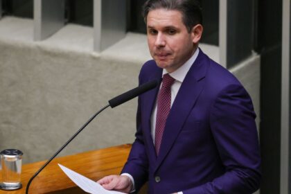 decisao-de-flavio-dino-sobre-penduricalhos-foi-“feliz”,-diz-hugo-motta