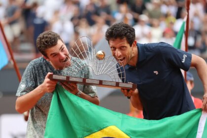 joao-fonseca-e-marcelo-melo-garantem-titulo-de-duplas-do-rio-open