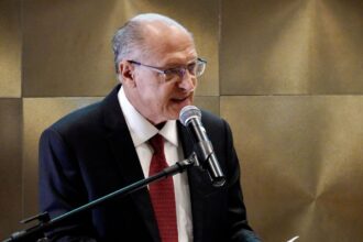 alckmin-deixara-ministerio-em-abril,-mas-seguira-como-vice