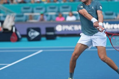 joao-fonseca-luta,-mas-e-superado-pelo-espanhol-carlos-alcaraz