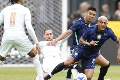 brasil-joga-mal-e-perde-de-2-a-1-para-a-franca-nos-eua