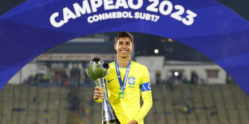 carlo-ancelotti-convoca-o-zagueiro-vitor-reis,-do-girona