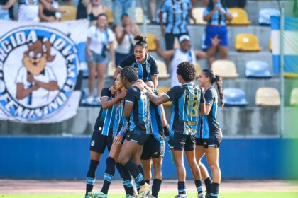 gremio-supera-internacional-por-2-a-1-no-brasileiro-feminino