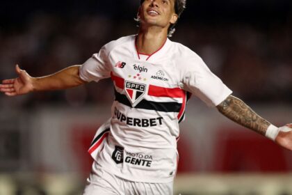 brasileirao:-ferreira-brilha-e-sao-paulo-aplica-4-a-1-no-cruzeiro