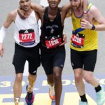 brasileiro-vira-manchete-por-ato-de-empatia-na-maratona-de-boston