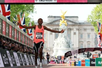 queniano-se-torna-primeiro-atleta-a-correr-maratona-abaixo-de-2-horas