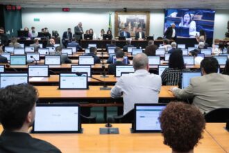 comissao-da-camara-aprova-reducao-da-maioridade-penal-para-16-anos